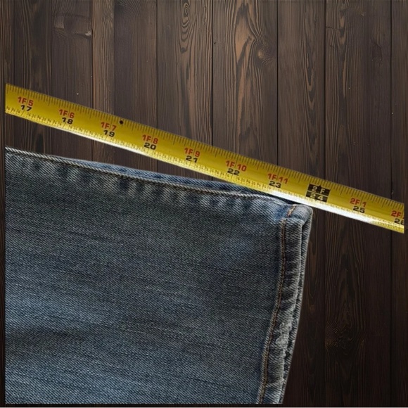 American Eagle Outfitters Denim Capris with Distressed Details - Picture 7 of 8